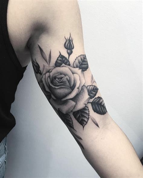 19 idee su Rose tatuaggio braccio